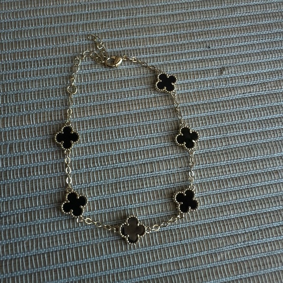 Mini Black and Gold Clover Bracelet - Picture 2 of 3